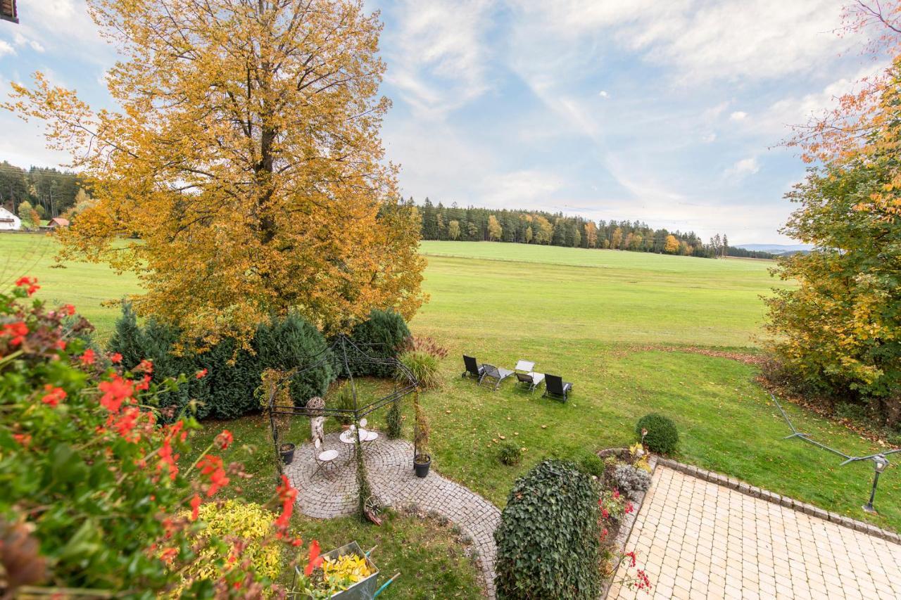 Landhotel Lindenhof Vohenstrauss Exterior foto