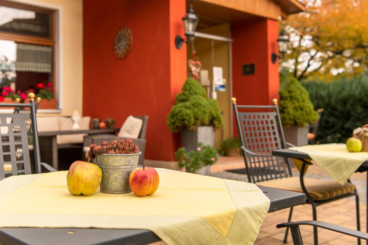 Landhotel Lindenhof Vohenstrauss Exterior foto